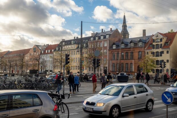 Elbiler var mere tilbøjelige til at ramme fodgængere end benzinbiler – men det kan have ændret sig